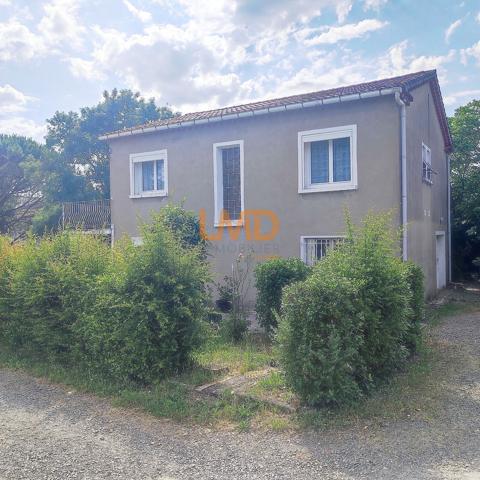 Maison sur deux niveaux quartier recherché proche d'Ales - potentiel