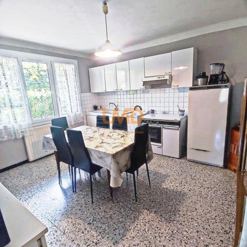 Maison sur deux niveaux quartier recherché proche d'Ales - potentiel