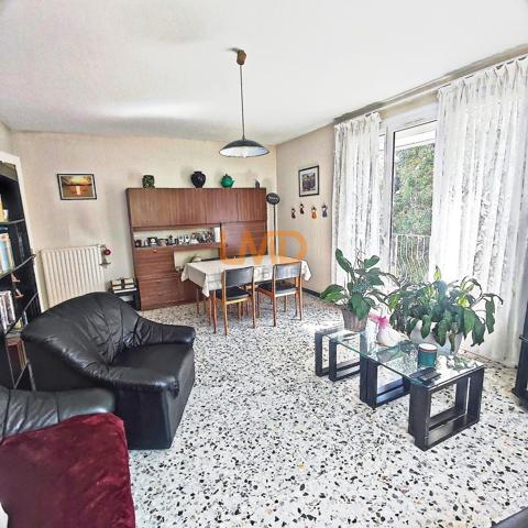 Maison sur deux niveaux quartier recherché proche d'Ales - potentiel