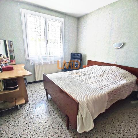 Maison sur deux niveaux quartier recherché proche d'Ales - potentiel