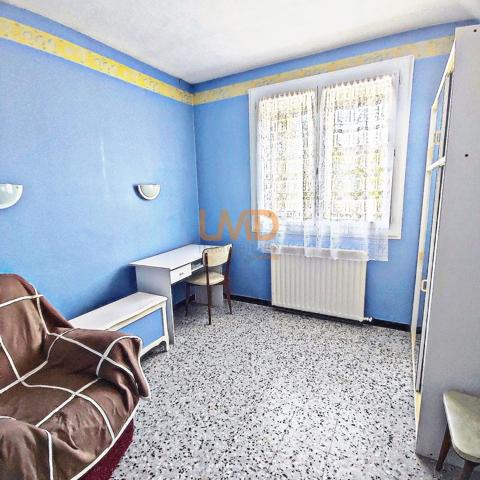 Maison sur deux niveaux quartier recherché proche d'Ales - potentiel