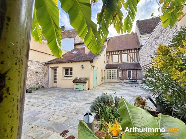 Vente                                                      Maison
                        
                     9 pièces                      227 m2                     à Anet