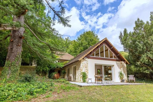 Lumière, lignes pures et sérénité – Une œuvre contemporaine signée nature