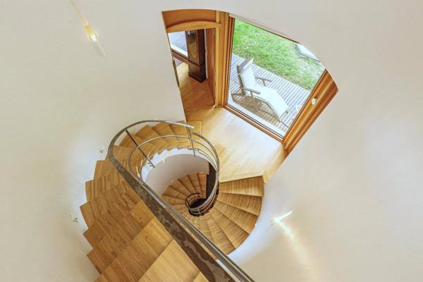 Lumière, lignes pures et sérénité – Une œuvre contemporaine signée nature