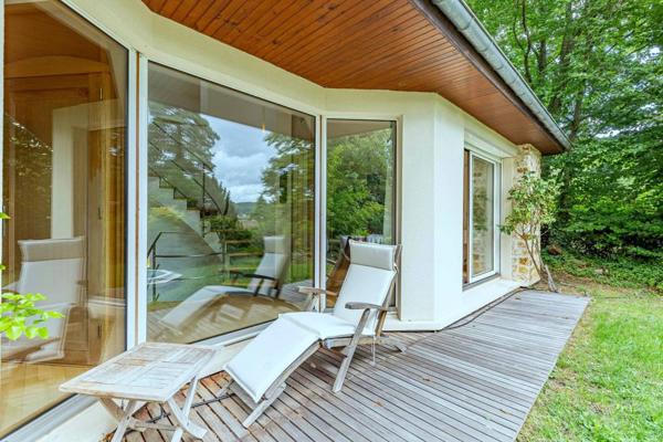 Lumière, lignes pures et sérénité – Une œuvre contemporaine signée nature