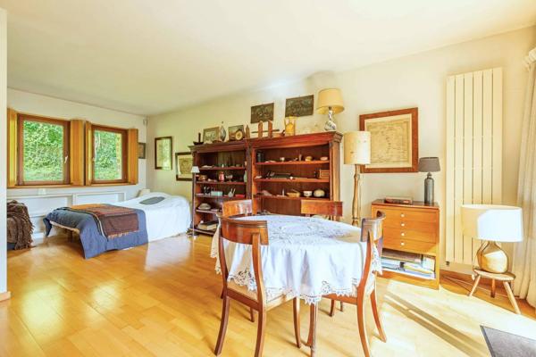 Lumière, lignes pures et sérénité – Une œuvre contemporaine signée nature