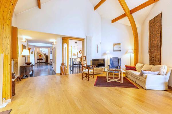 Lumière, lignes pures et sérénité – Une œuvre contemporaine signée nature