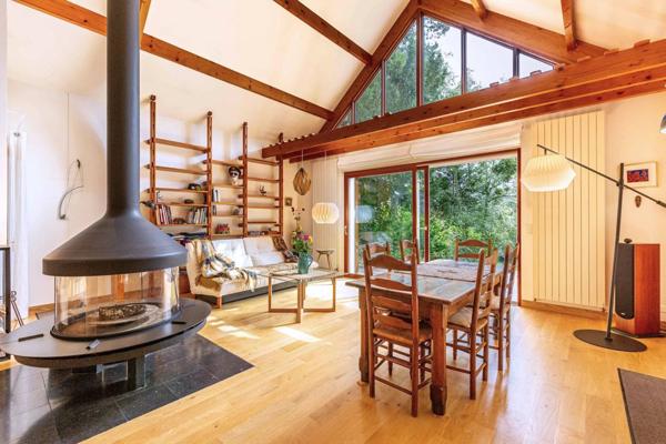 Lumière, lignes pures et sérénité – Une œuvre contemporaine signée nature