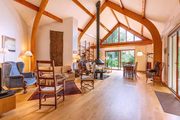 Lumière, lignes pures et sérénité – Une œuvre contemporaine signée nature