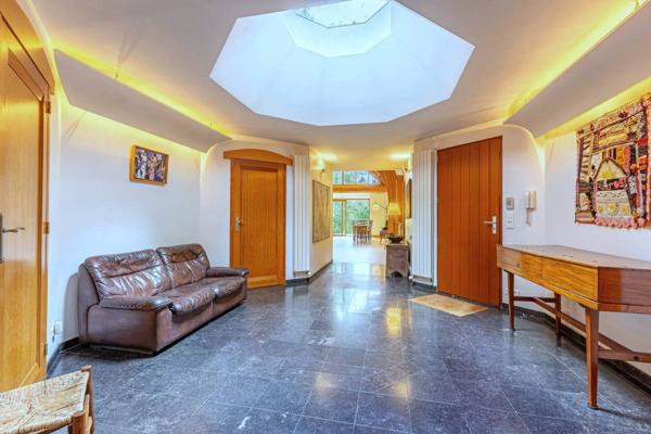 Lumière, lignes pures et sérénité – Une œuvre contemporaine signée nature