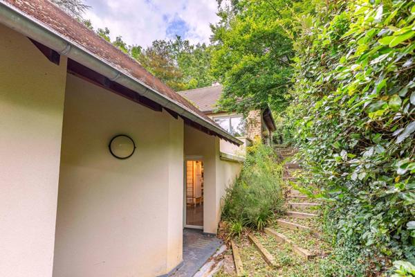 Lumière, lignes pures et sérénité – Une œuvre contemporaine signée nature