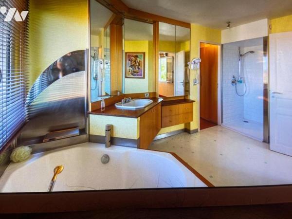 Maison d'habitation avec jardin attenant