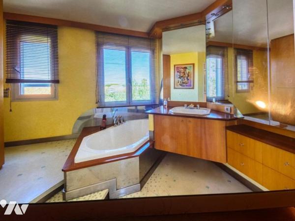 Maison d'habitation avec jardin attenant