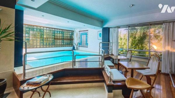 Maison d'habitation avec jardin attenant