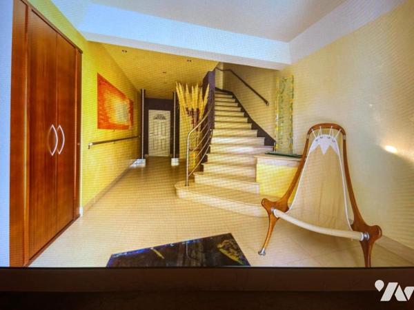 Maison d'habitation avec jardin attenant