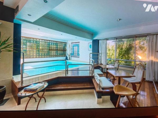 Maison d'habitation avec jardin attenant