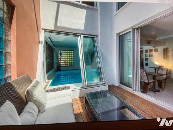 Maison d'habitation avec jardin attenant