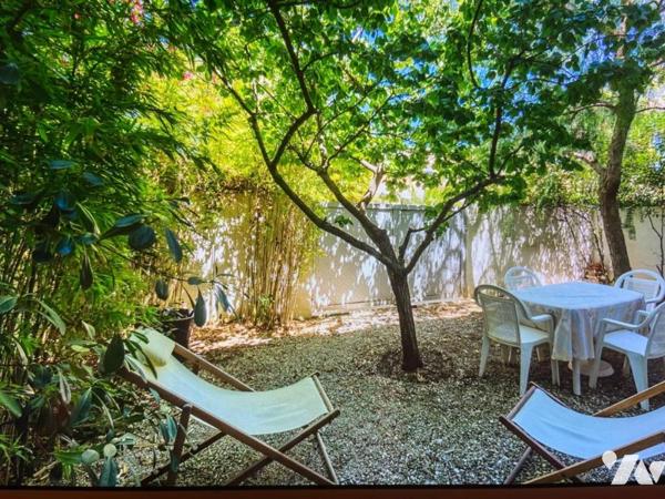 Maison d'habitation avec jardin attenant