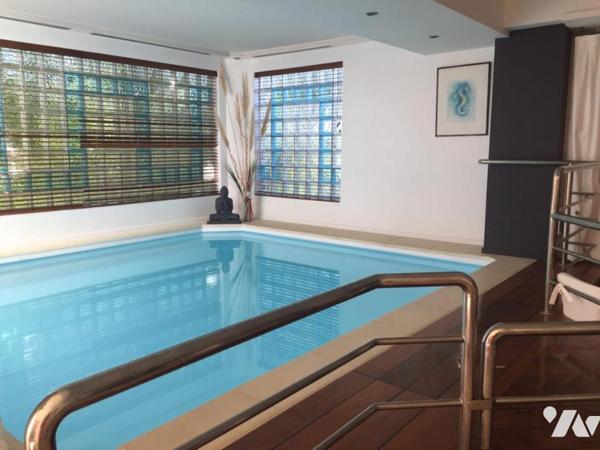 Maison d'habitation avec jardin attenant