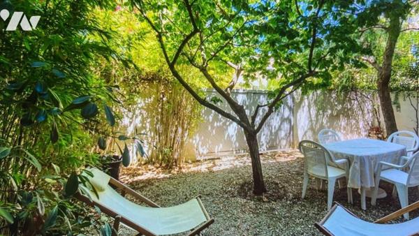 Maison d'habitation avec jardin attenant