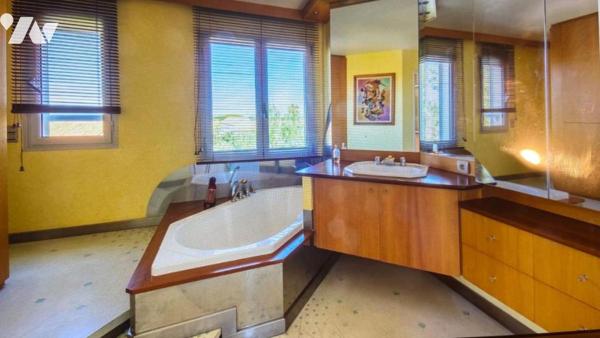 Maison d'habitation avec jardin attenant