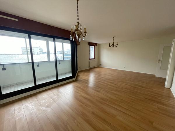 A LOUER APPARTEMENT T3 TRES BON ETAT BREST CENTRE VILLE 83 M2