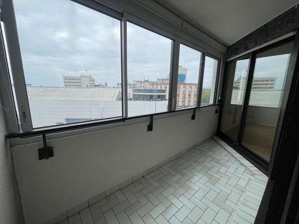 A LOUER APPARTEMENT T3 TRES BON ETAT BREST CENTRE VILLE 83 M2