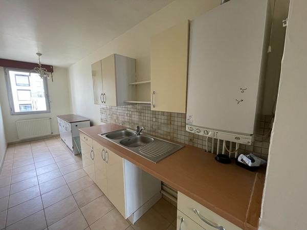 A LOUER APPARTEMENT T3 TRES BON ETAT BREST CENTRE VILLE 83 M2