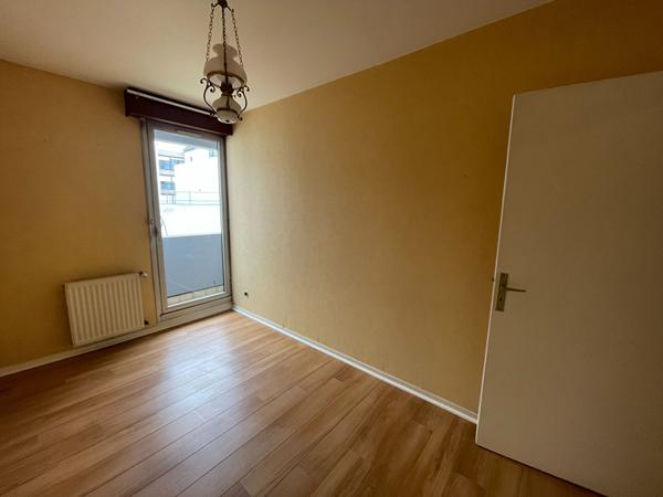 A LOUER APPARTEMENT T3 TRES BON ETAT BREST CENTRE VILLE 83 M2