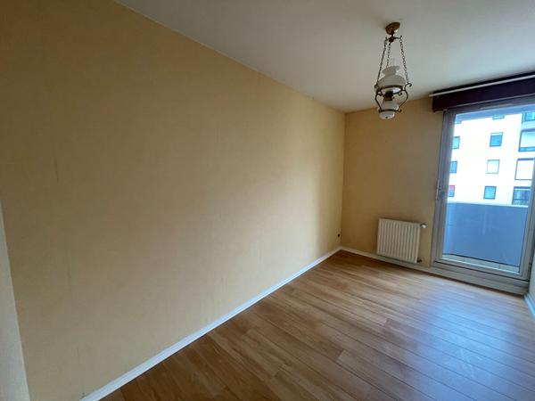 A LOUER APPARTEMENT T3 TRES BON ETAT BREST CENTRE VILLE 83 M2