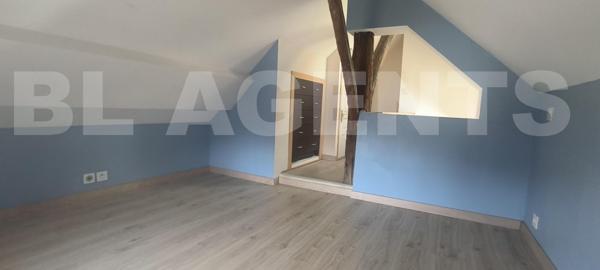 Crèvecœur en Auge au pied des commerces