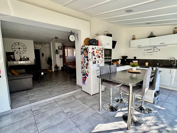 Maison de type 4 d'environ 100m² avec jardin et place de stationnement