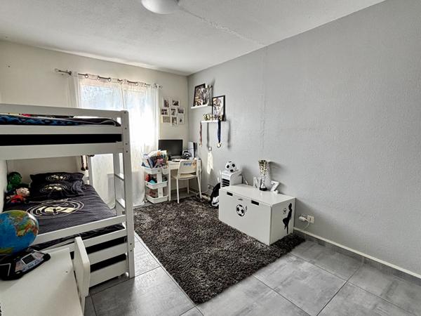 Maison de type 4 d'environ 100m² avec jardin et place de stationnement