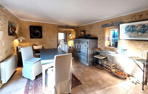 Maison en pierre de 97m² avec piscine sur un terrain de 1651m²