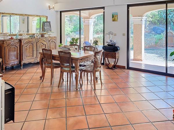 Demeure Provençale Ollioules/La Seyne T6 de 172m² sur un terrain de 2730 m².