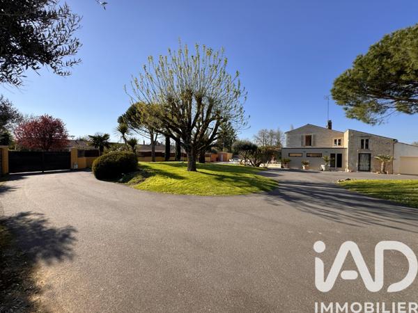 Maison à vendre 10 pièces 260 m² Fontenay-le-Comte