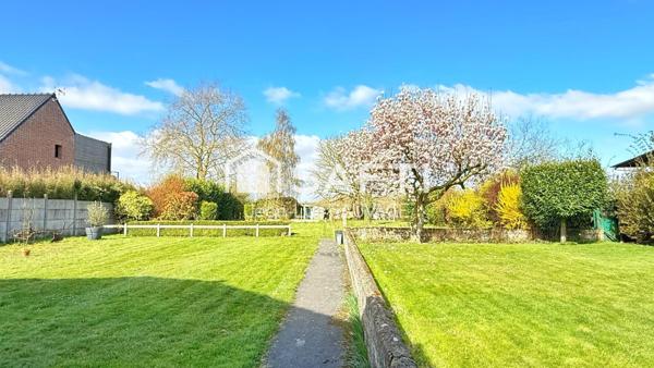 Rare Ferme au carré - nombreuses dépendances/Ecuries
