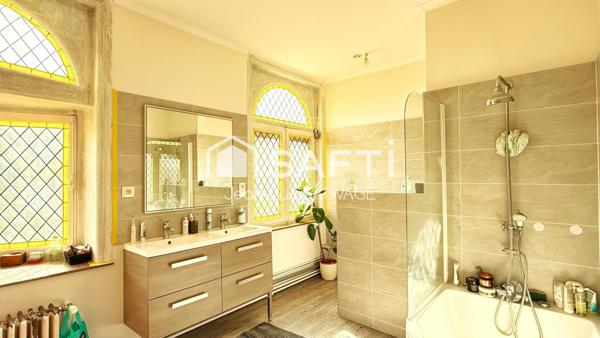 Rare Ferme au carré - nombreuses dépendances/Ecuries