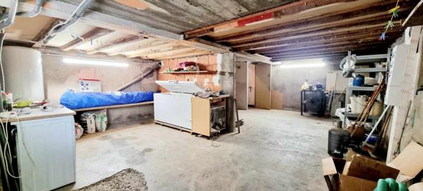 AGREABLE MAISON DE VILLAGE A RENOVER