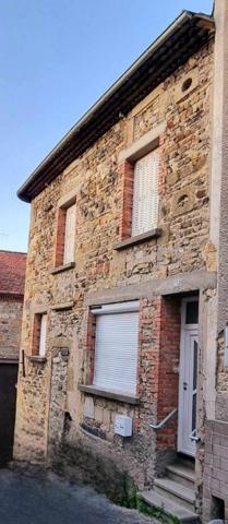 AGREABLE MAISON DE VILLAGE A RENOVER