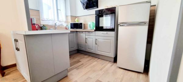 AGREABLE MAISON DE VILLAGE A RENOVER