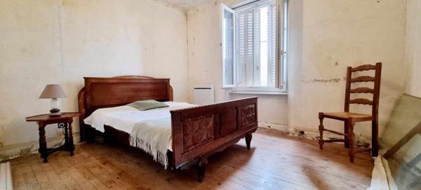 AGREABLE MAISON DE VILLAGE A RENOVER