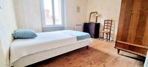 AGREABLE MAISON DE VILLAGE A RENOVER