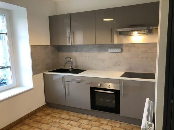 A LOUER - Appartement 2 chambres à LA CHEZE, proche de l'axe Loudéac/St Brieuc