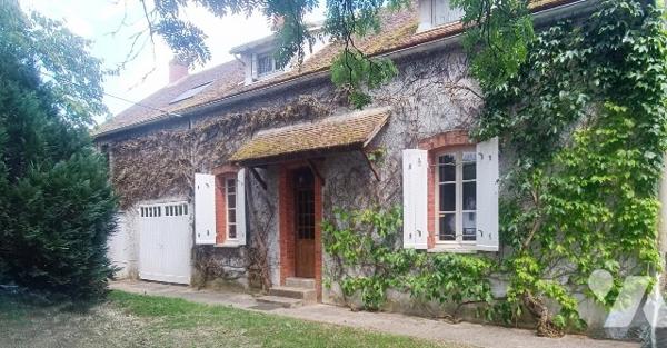 Lorrez-le-Bocage, maison à rafraichir de 141 m², 6  pièces, garage, chaufferie,  1200 m² de jardin.