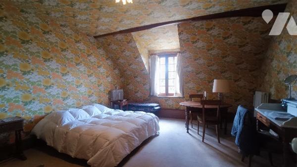 Lorrez-le-Bocage, maison à rafraichir de 141 m², 6  pièces, garage, chaufferie,  1200 m² de jardin.