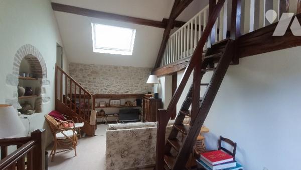 Lorrez-le-Bocage, maison à rafraichir de 141 m², 6  pièces, garage, chaufferie,  1200 m² de jardin.