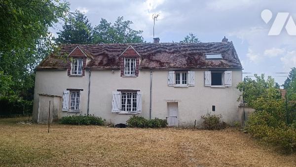 Lorrez-le-Bocage, maison à rafraichir de 141 m², 6  pièces, garage, chaufferie,  1200 m² de jardin.