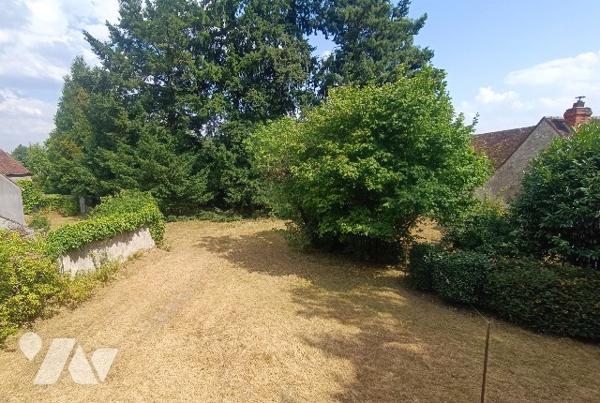 Lorrez-le-Bocage, maison à rafraichir de 141 m², 6  pièces, garage, chaufferie,  1200 m² de jardin.