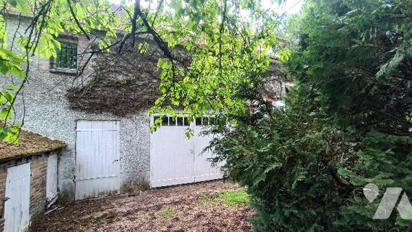 Lorrez-le-Bocage, maison à rafraichir de 141 m², 6  pièces, garage, chaufferie,  1200 m² de jardin.